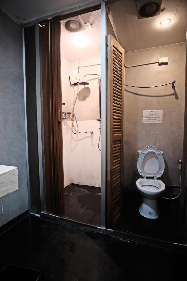 The Twins Hostel Банкок Екстериор снимка
